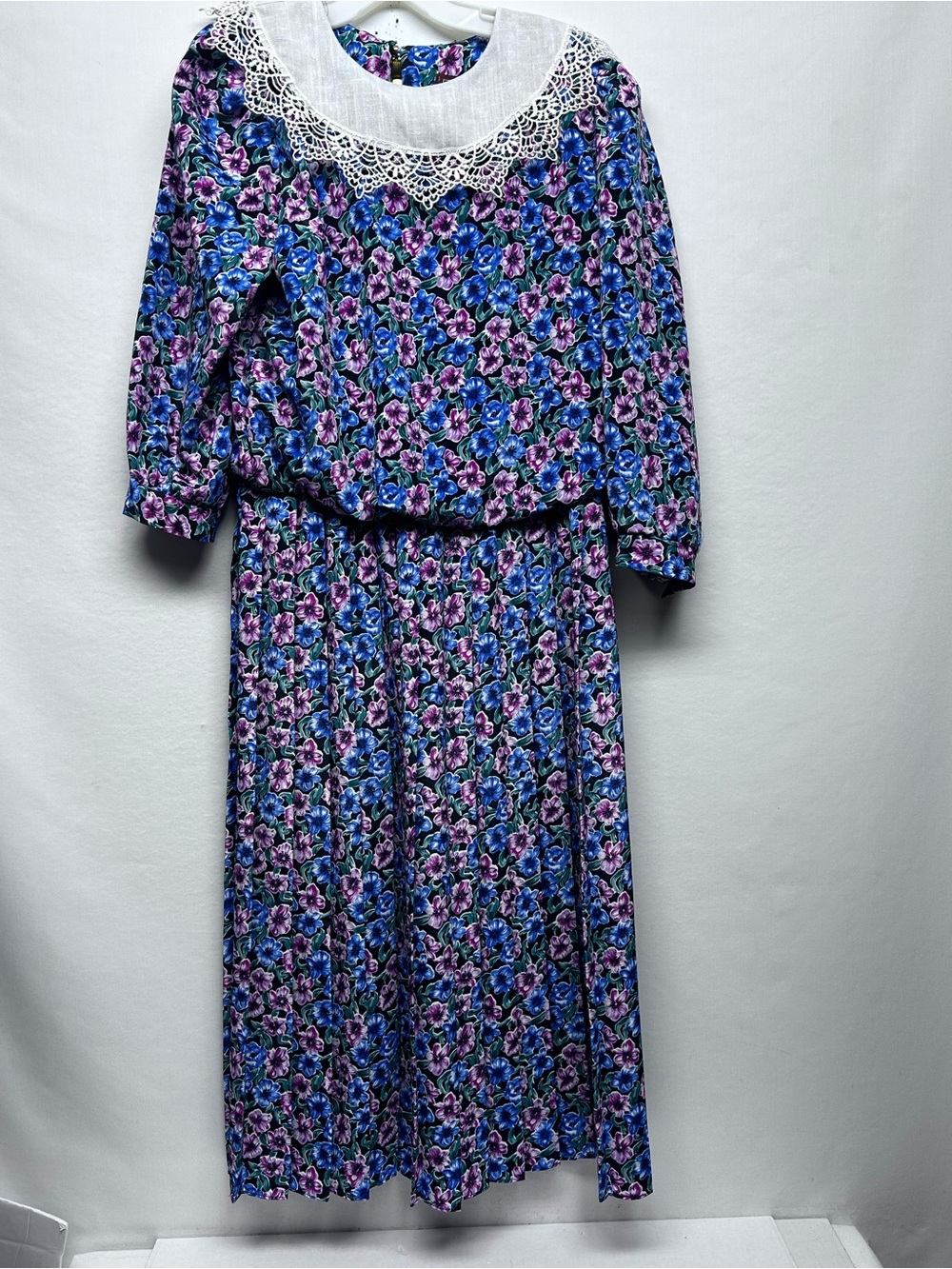 Floral Blue & Purple Midi Dress with Lace Collar vintage